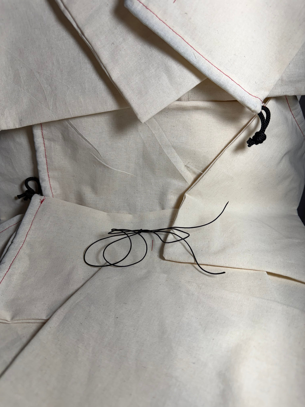 string - black