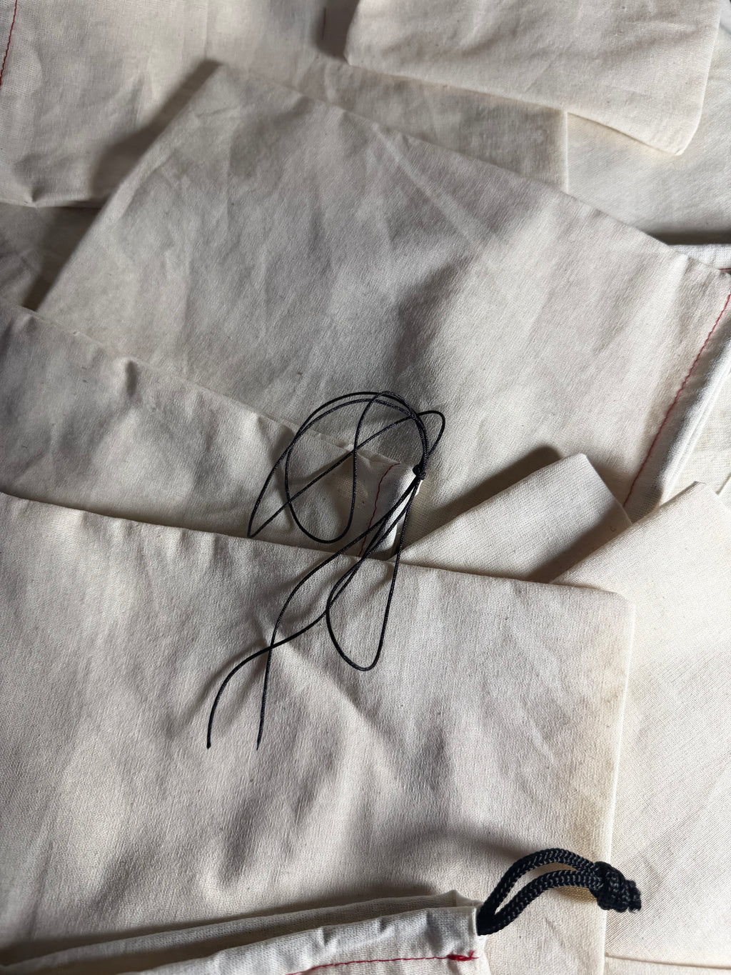 string - black